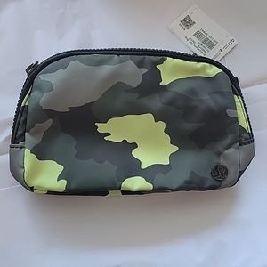 Lululemon Everywhere bag